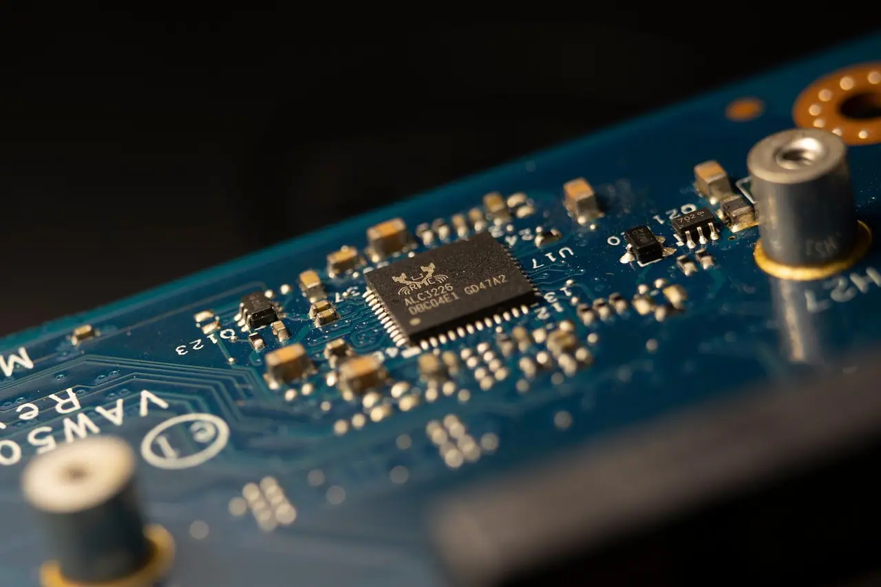 Photograph: electronic, microchip, circuit board