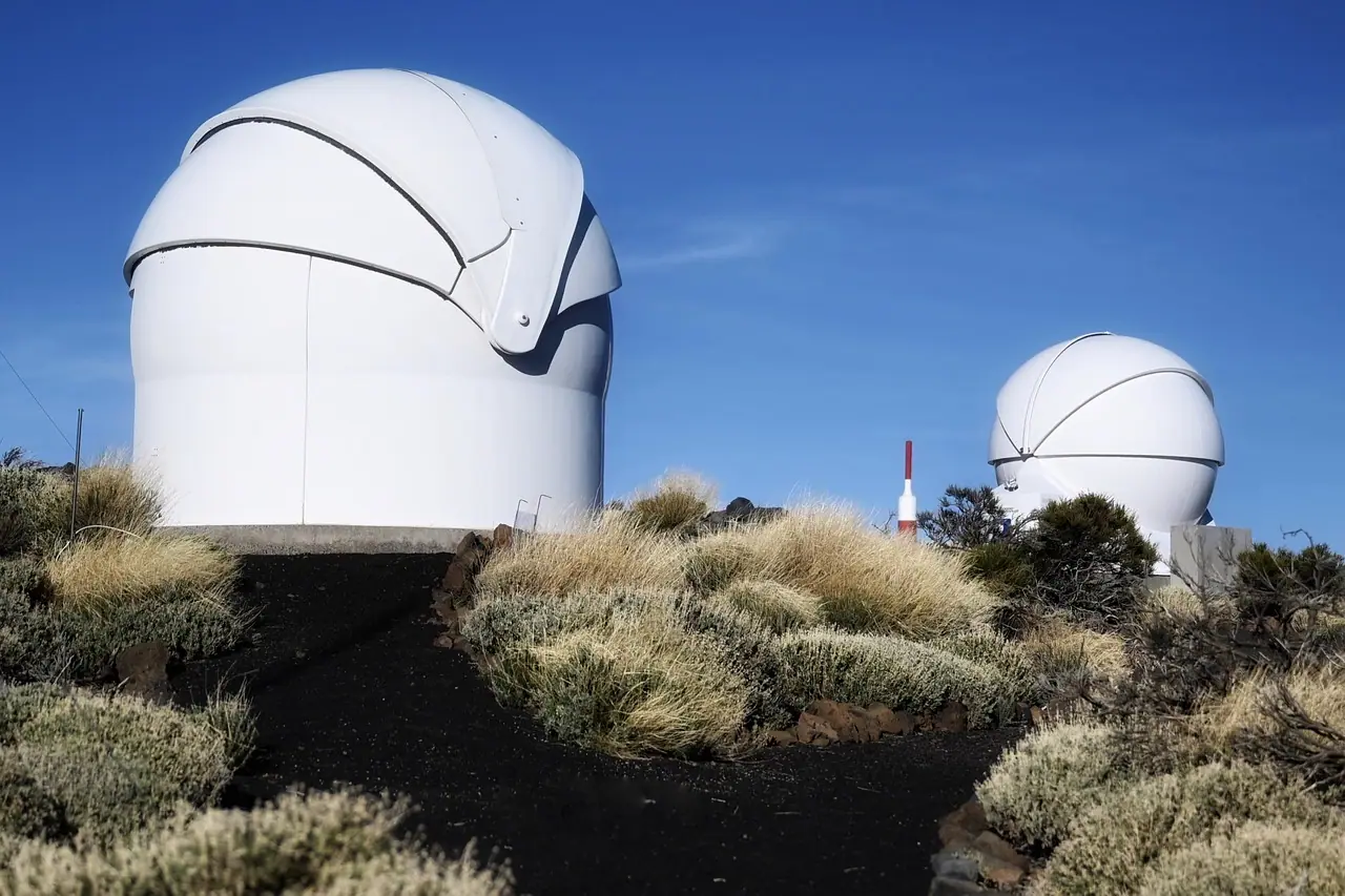 Photograph: telescope, teide, observatory