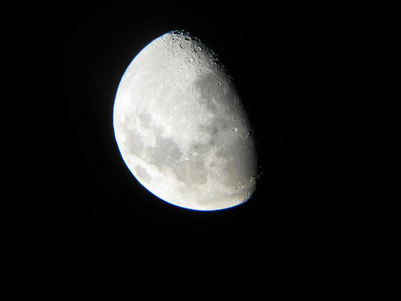 Photograph: moon, astronomy, telescope