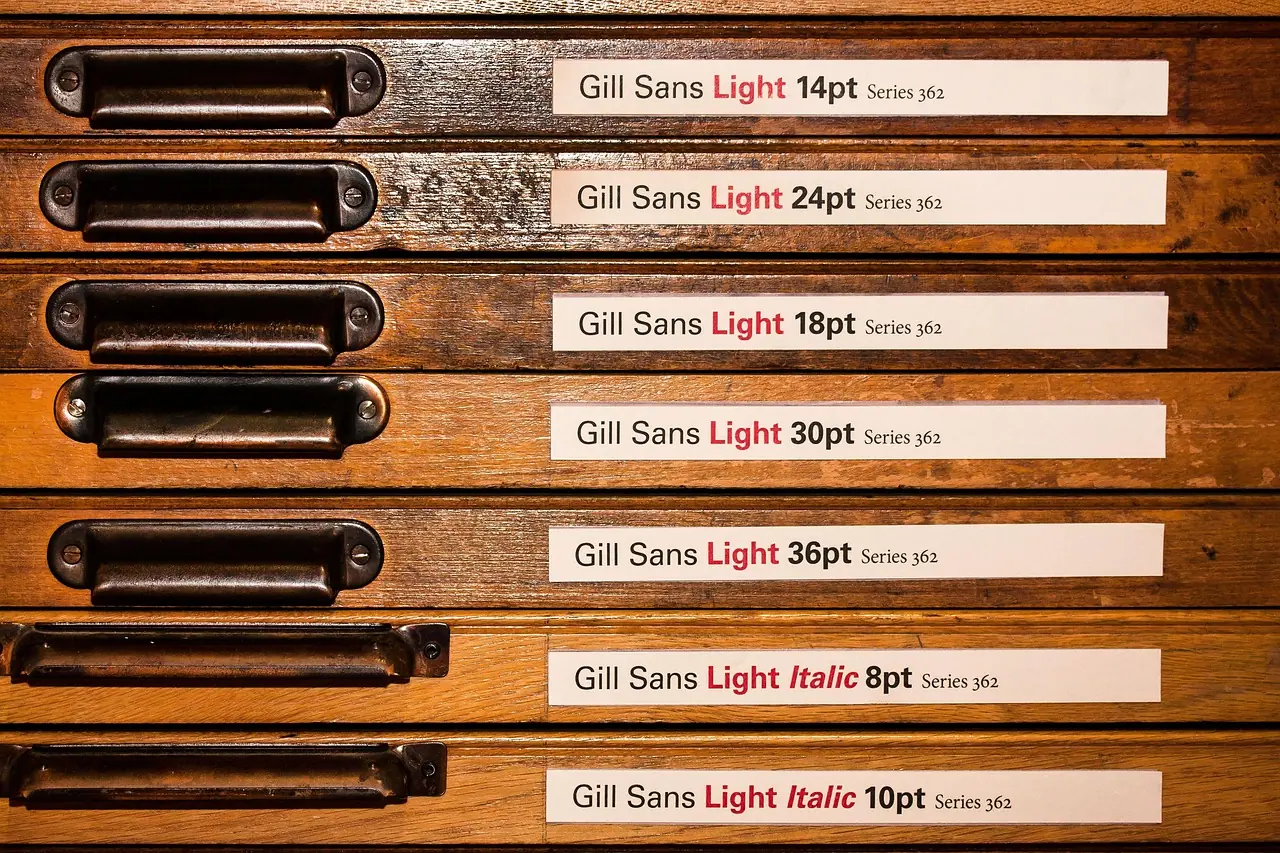 Photograph: case, letters, lead set