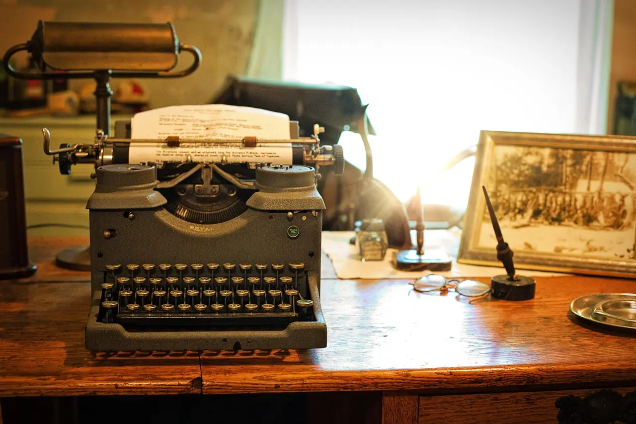 Photograph: typewriter, desk, vintage