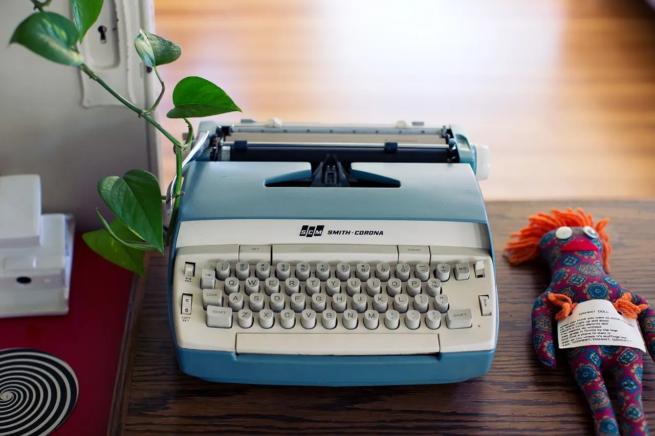 Photograph: typewriter, writing, office