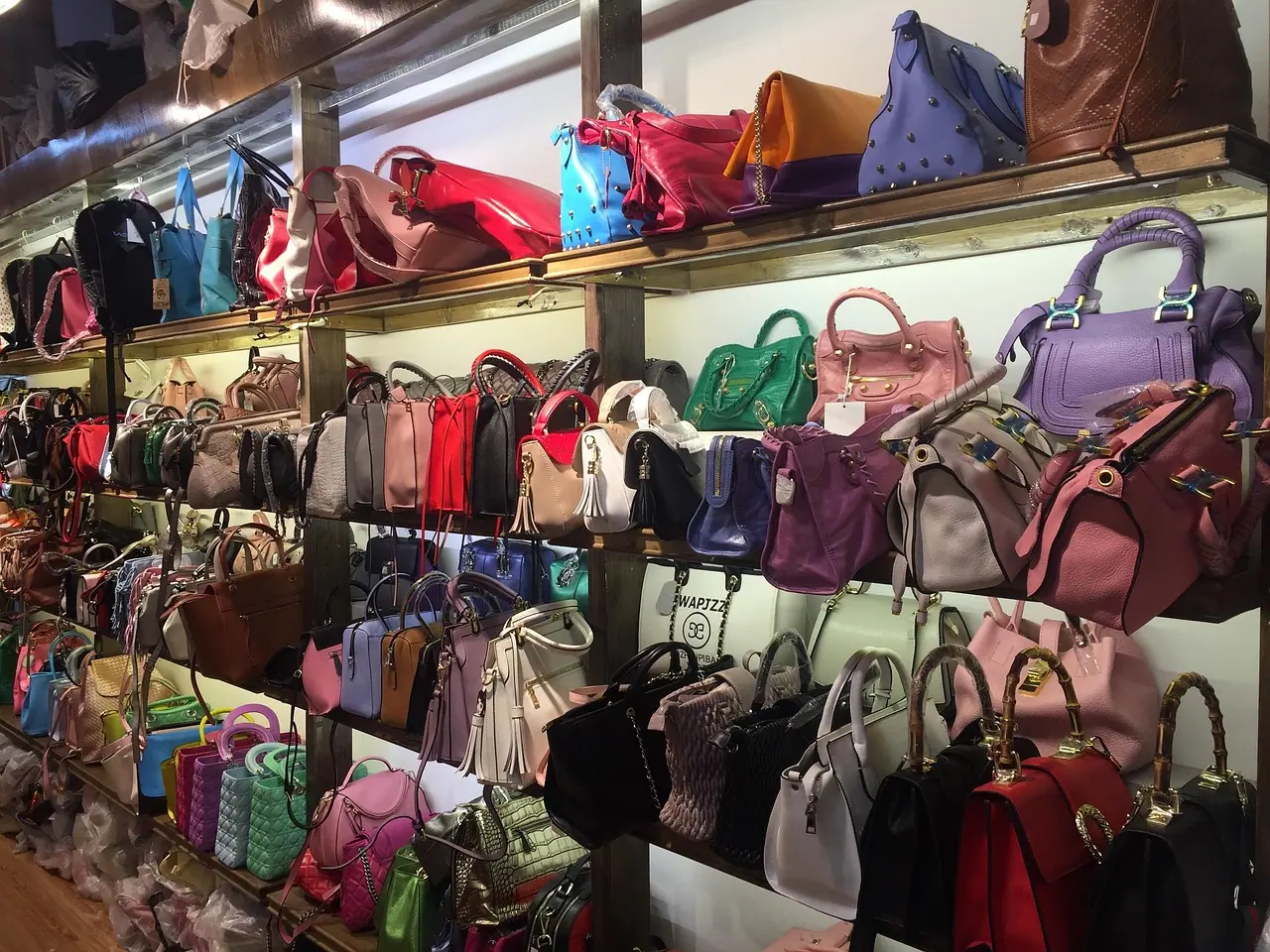 Photograph: bags, market, shopping