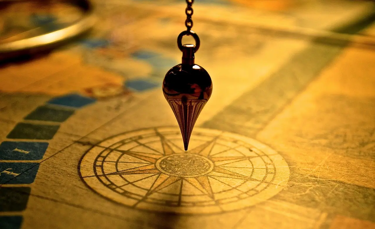 Photograph: pendulum, map, navigation