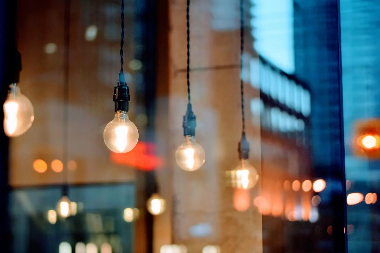 Photograph: lamps, light bulbs, blur