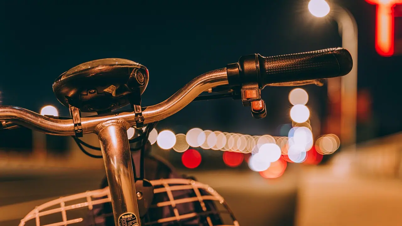Photograph: bicycle, night, bokeh