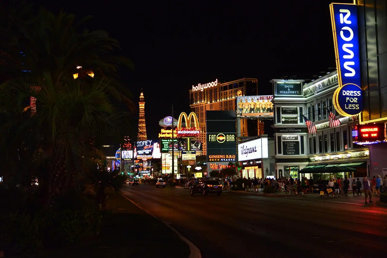 Photograph: las vegas, night, road