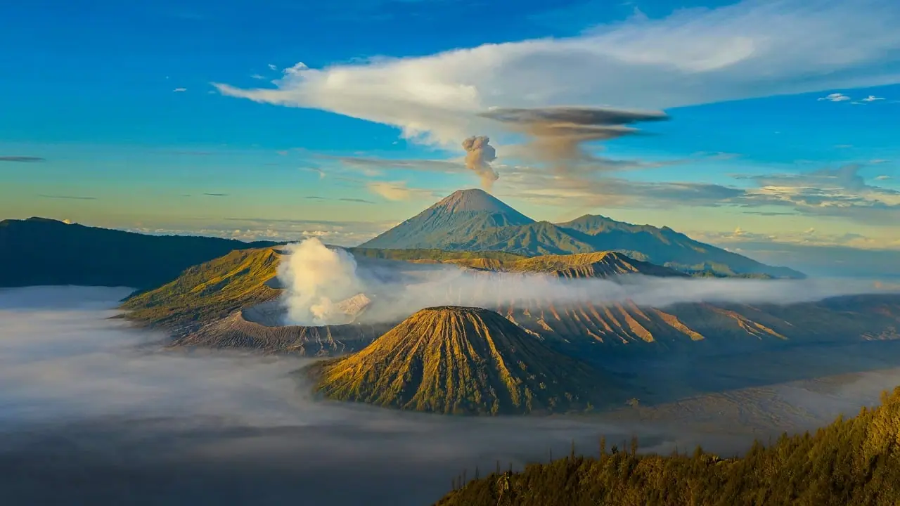 Photograph: mountain, volcano, cloud
