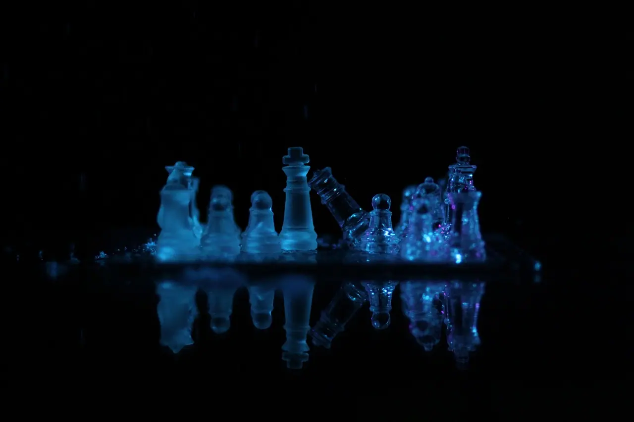 Photograph: chess, crystal, chess board